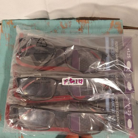 Reading Glasses +1.25 Foster Grant each with case Lot of 3 - NEW - Picture 5 of 5
